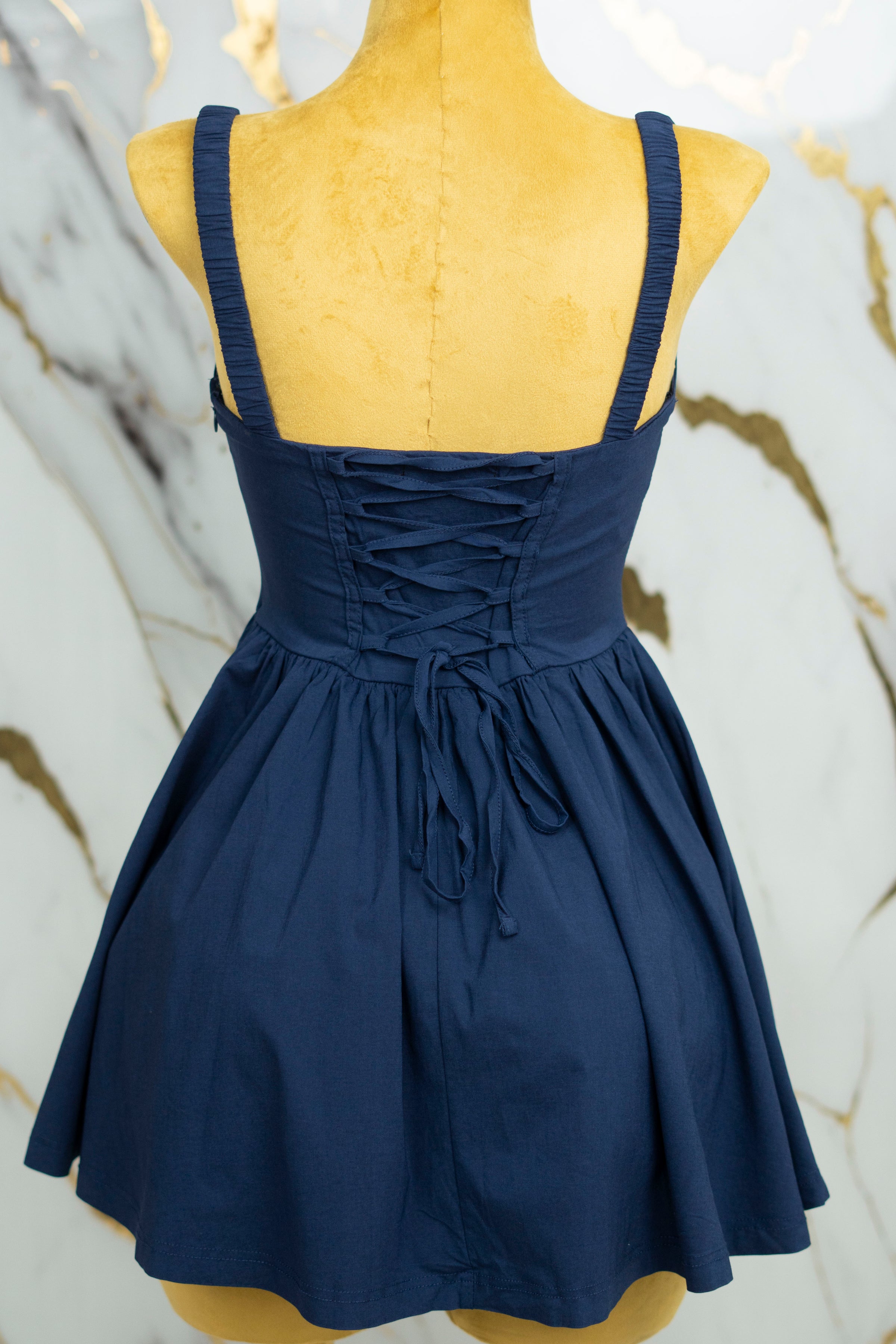 Vestido corto con tipo corset