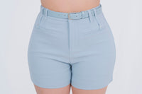 Short de vestir con cinto