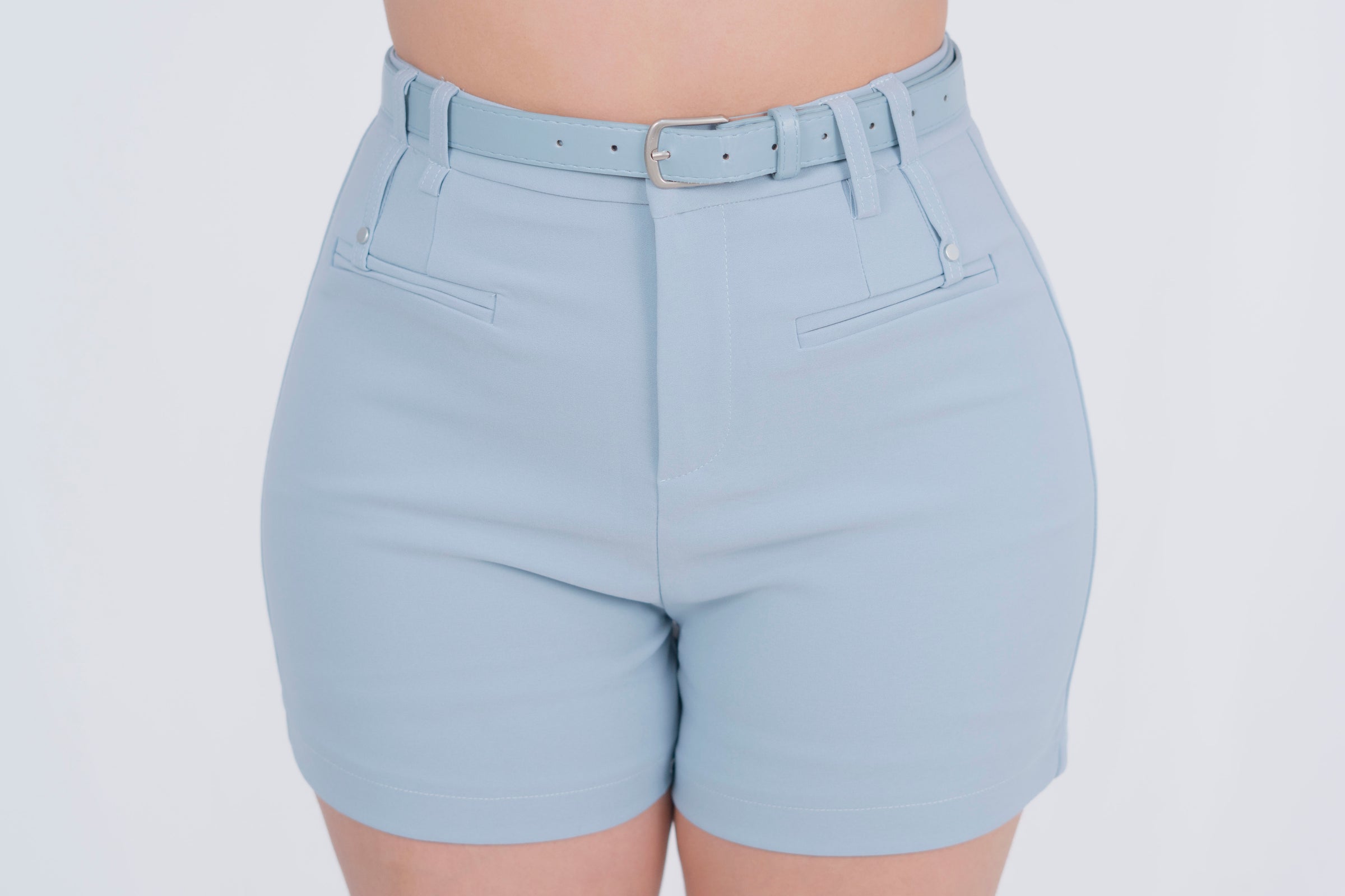 Short de vestir con cinto