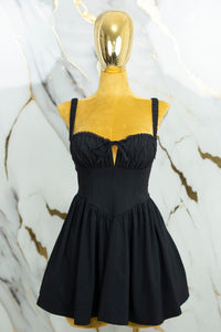 Vestido corto con tipo corset