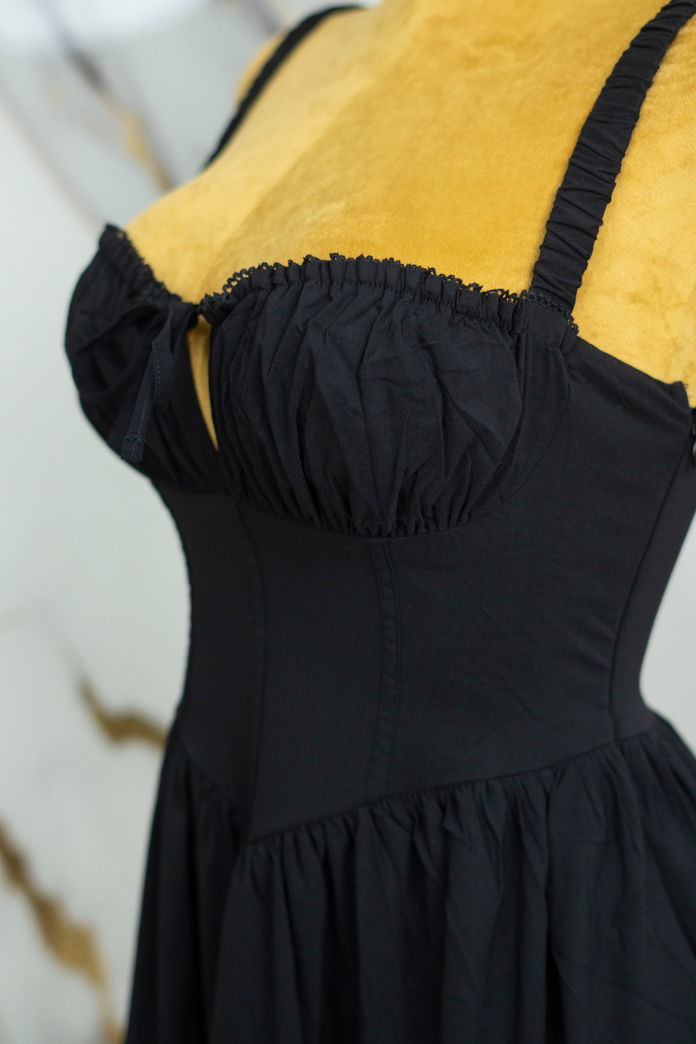 Vestido corto con tipo corset