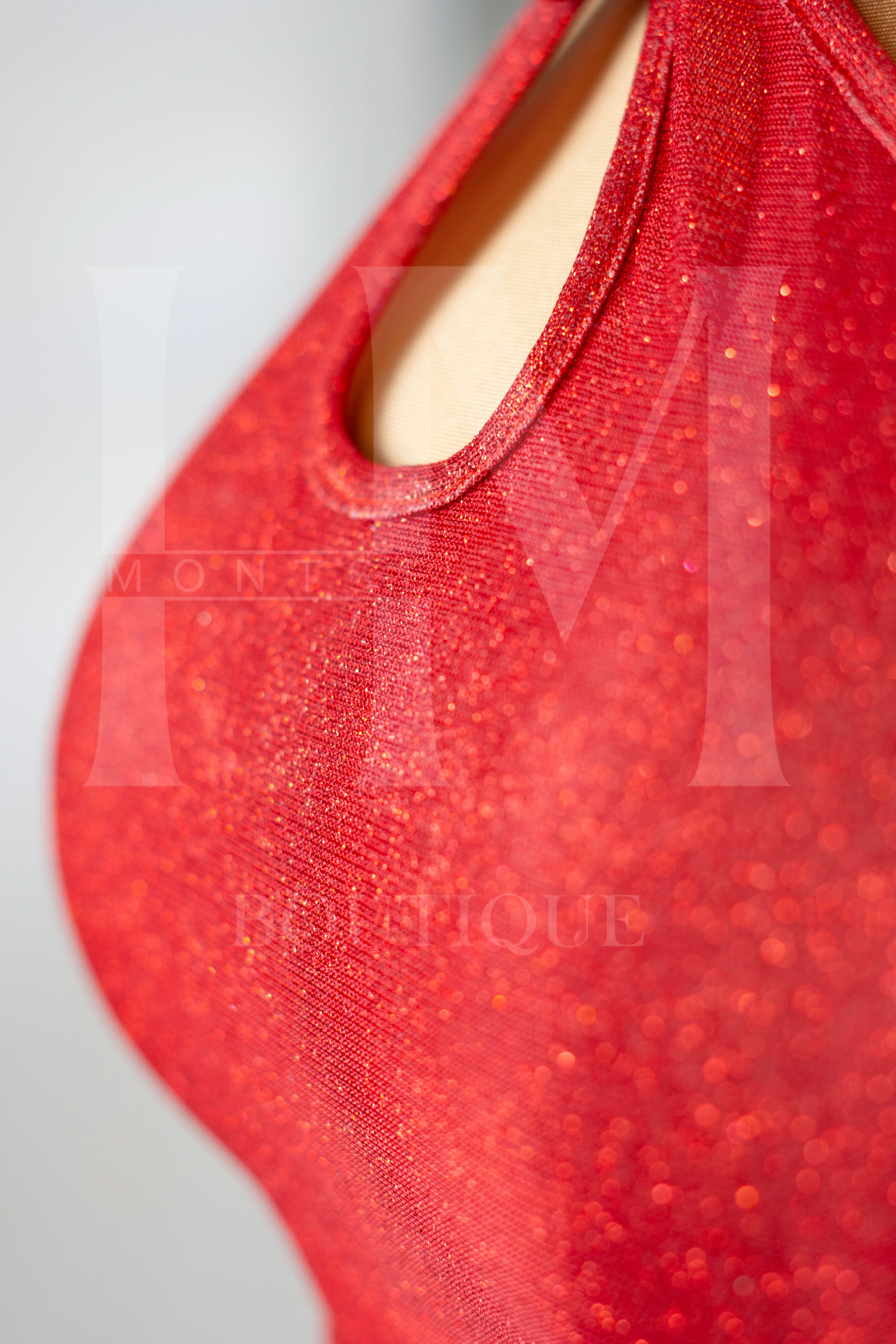 Conjunto de brillo con detalles de flor