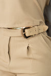Conjunto con detalles en broches dorados