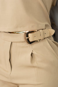 Conjunto con detalles en broches dorados