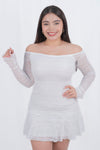 Vestido de encaje con manga larga acampanada