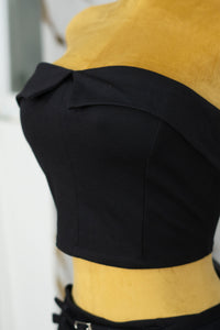conjunto de top y falda con cintos