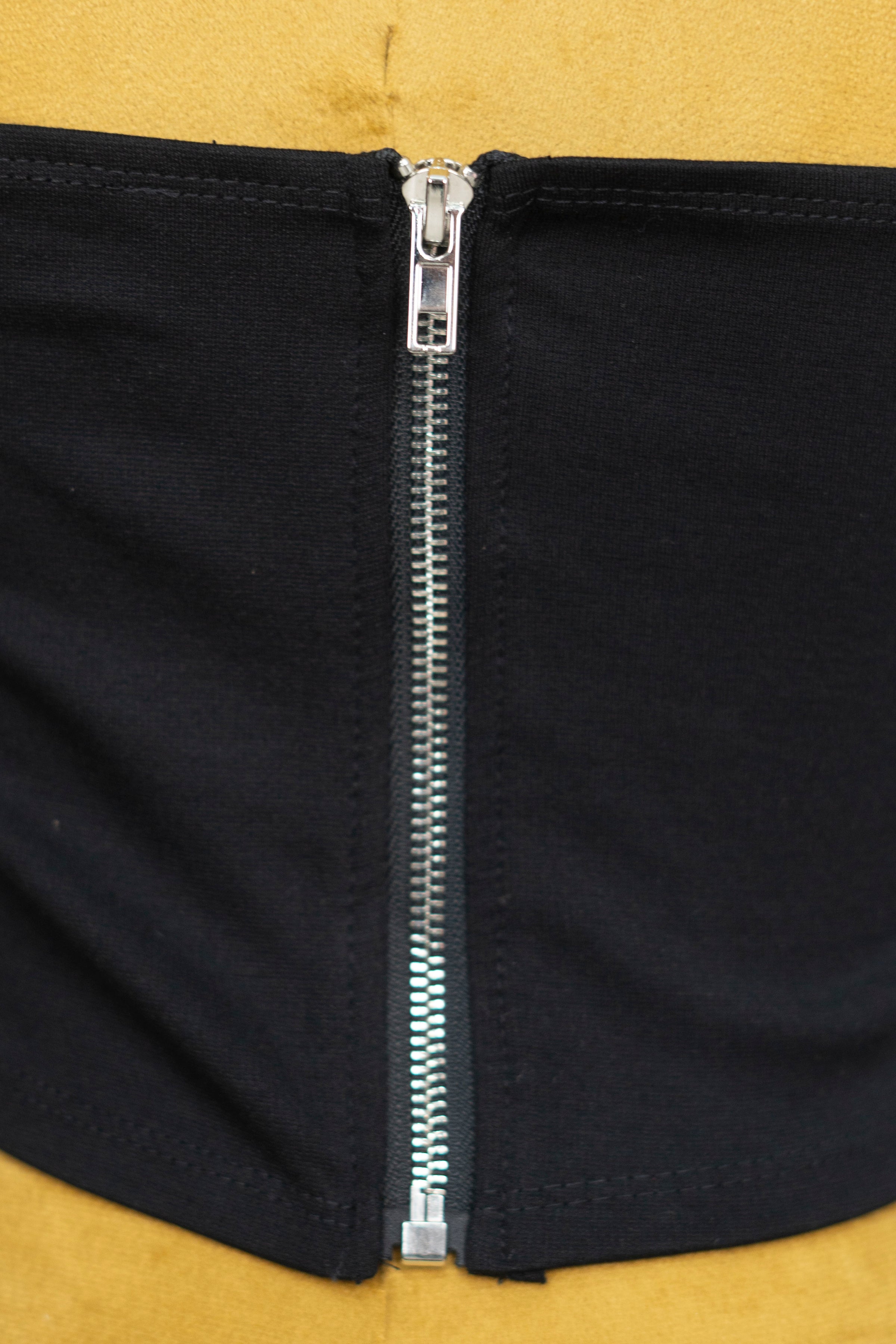 conjunto de top y falda con cintos