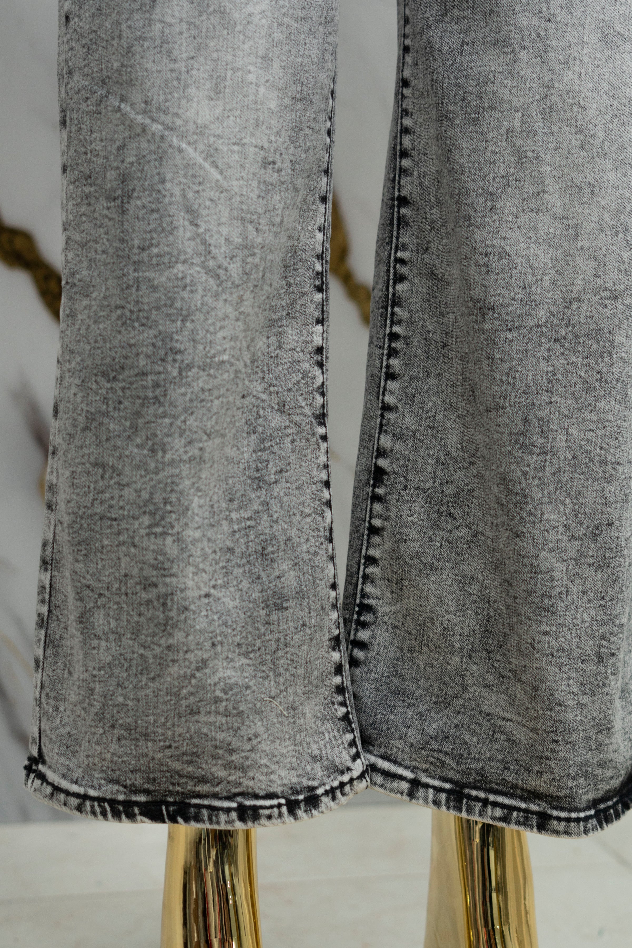 Pantalón gris deslavado