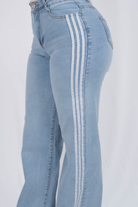 Pantalon con rayas a los lados