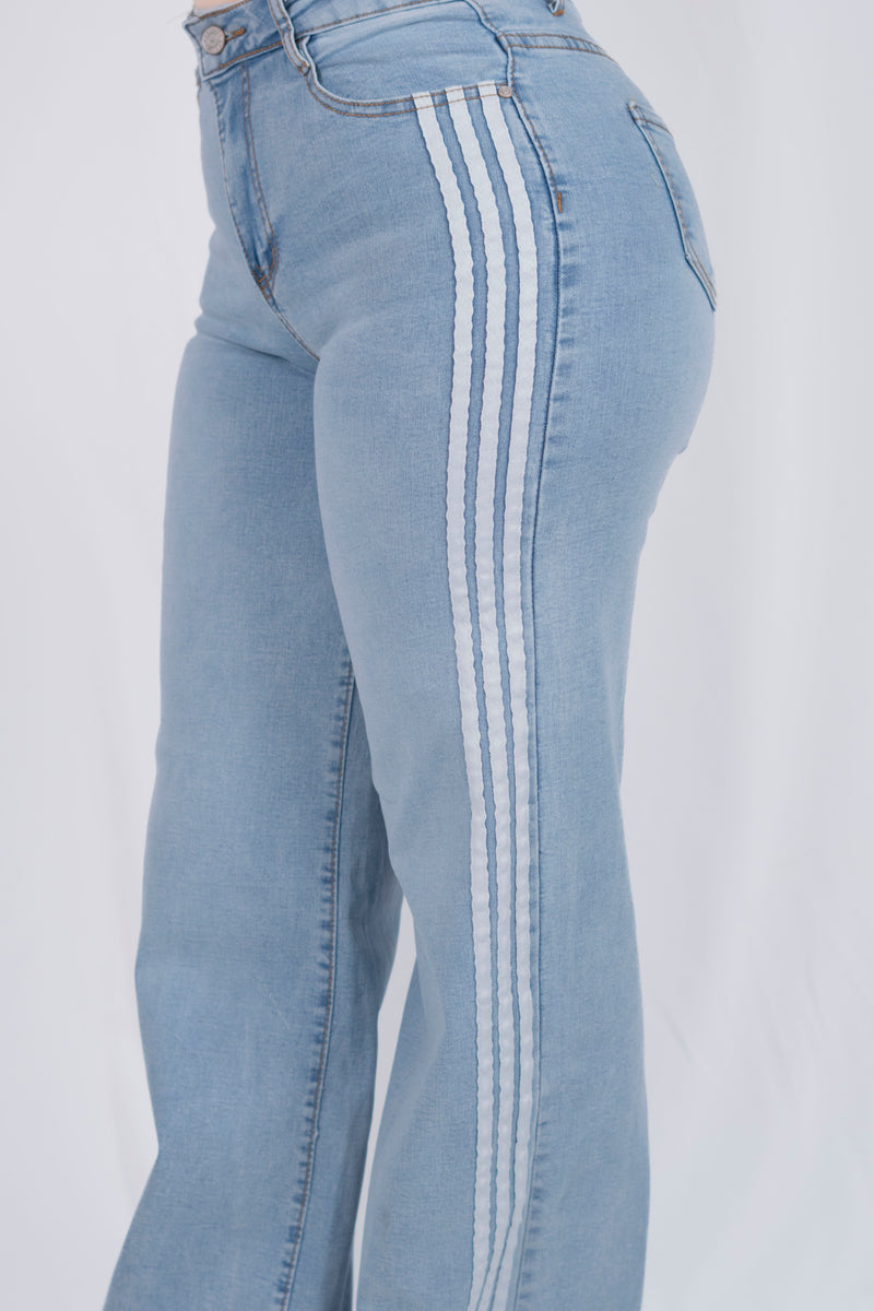 Pantalon con rayas a los lados