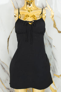 Vestido casual corto de tirantes