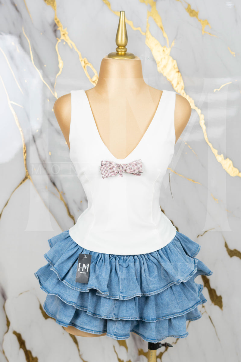 Blusa con tirante ancho y moño de piedras