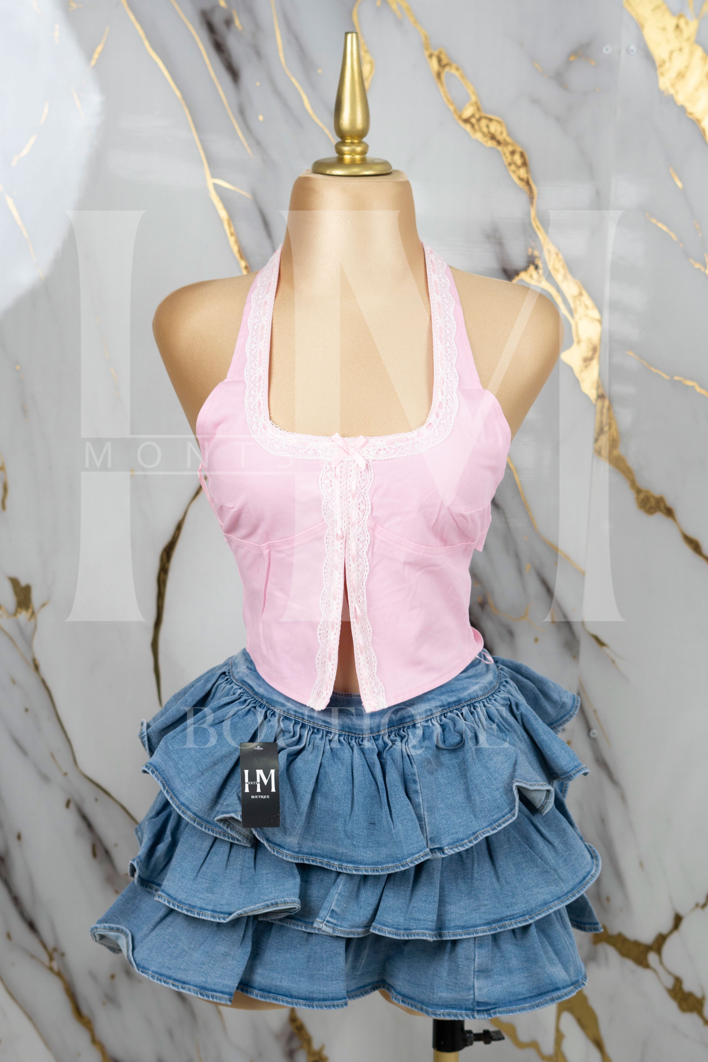 Blusa con detalle de encaje y espalda descubierta