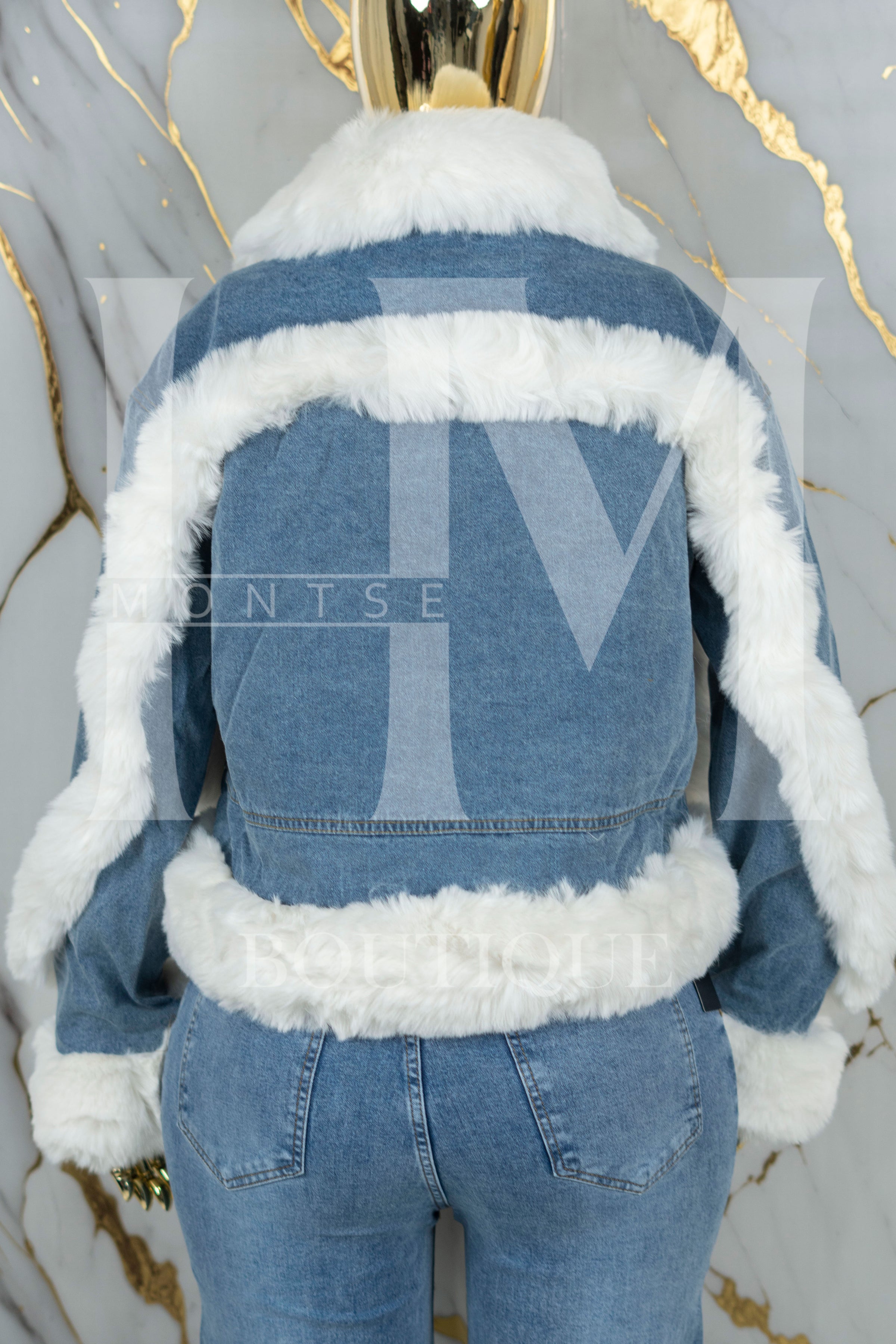 Chamarra de mezclilla con peluche y botones
