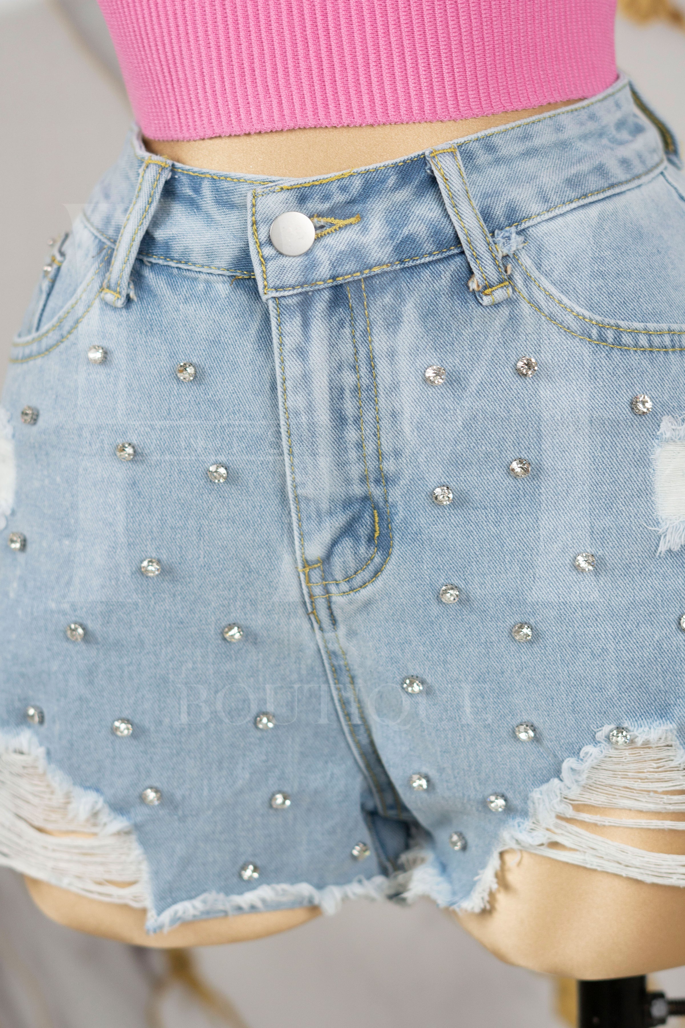 Short de mezclilla con detalle de piedras