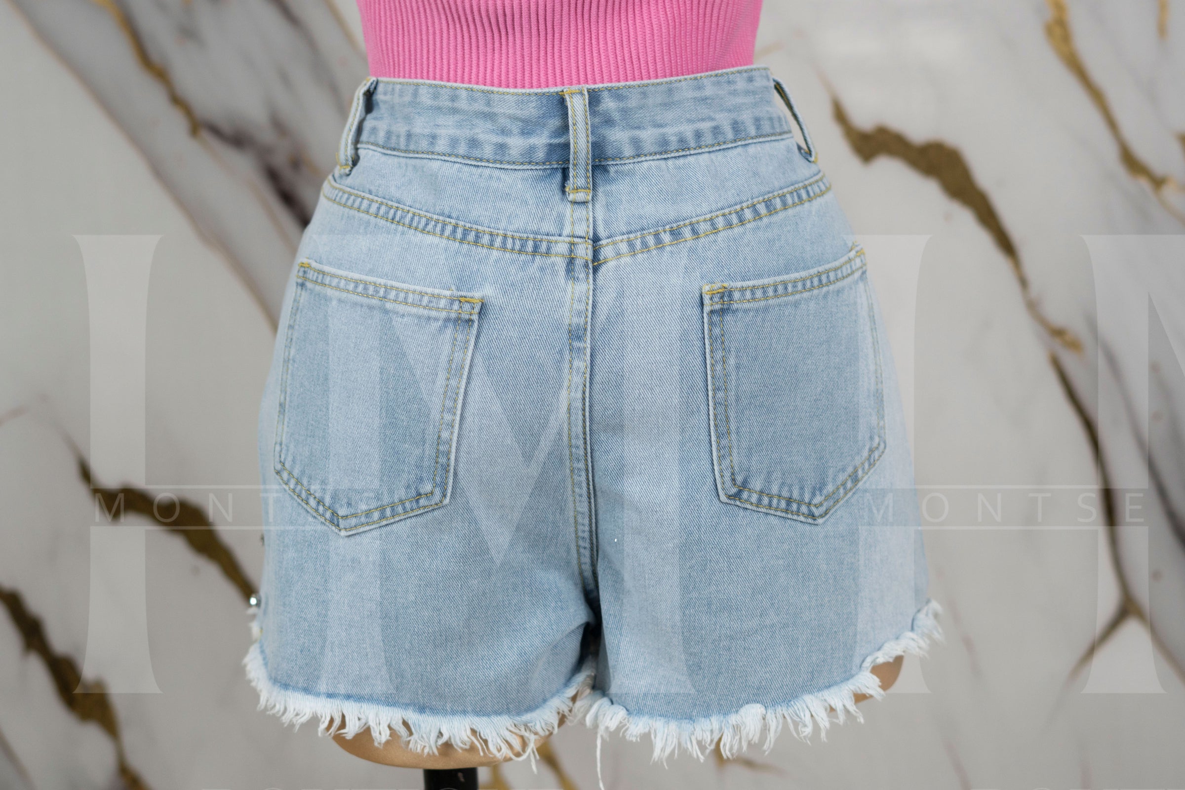 Short de mezclilla con detalle de piedras