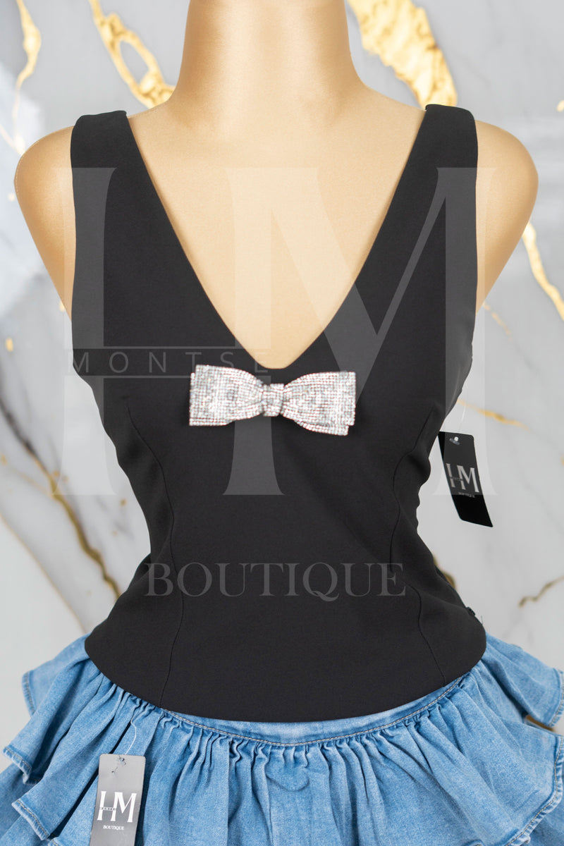 Blusa con tirante ancho y moño de piedras