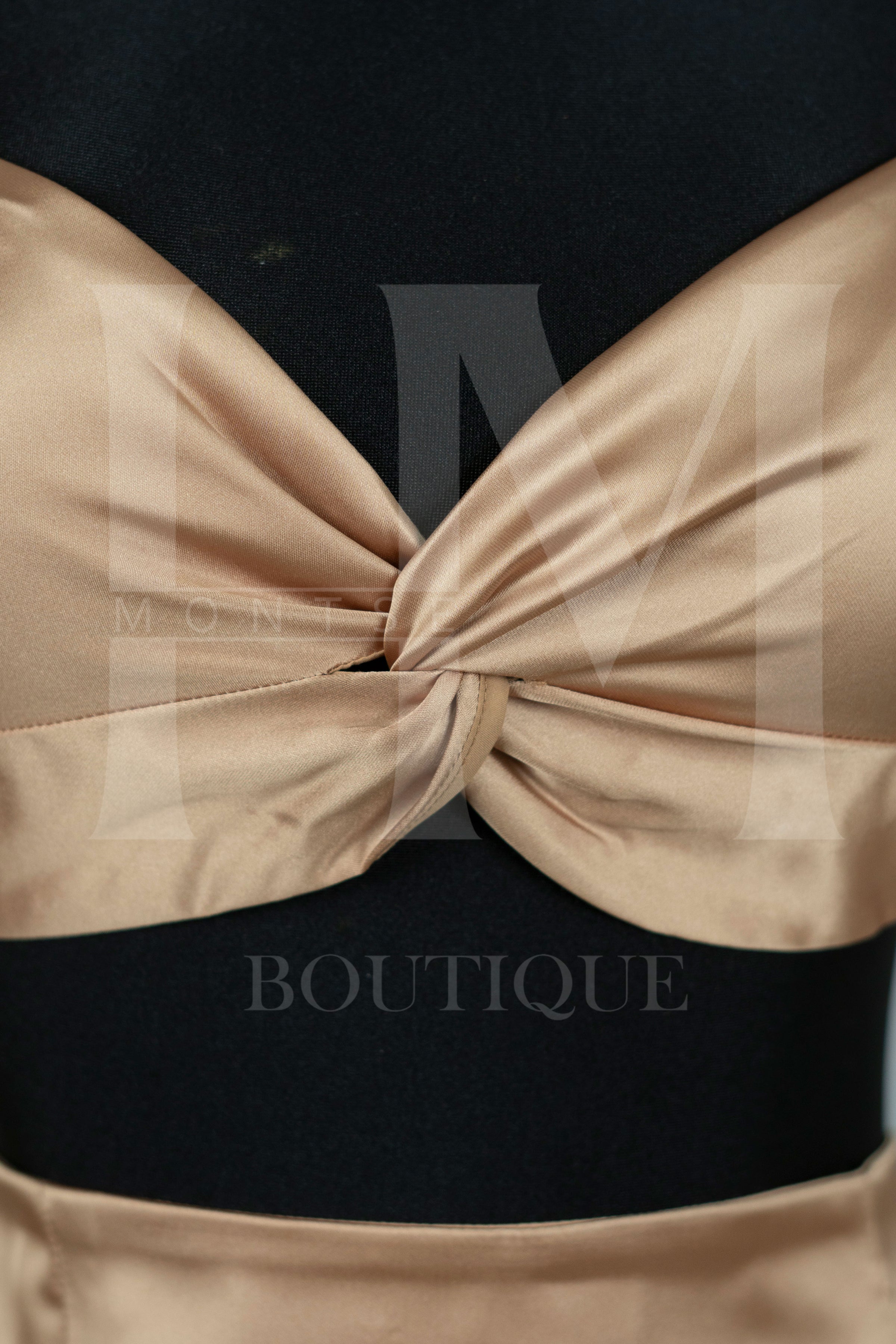 Conjunto de top y falda con olan