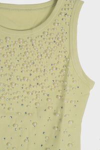 Blusa con detalle de piedras y perlas