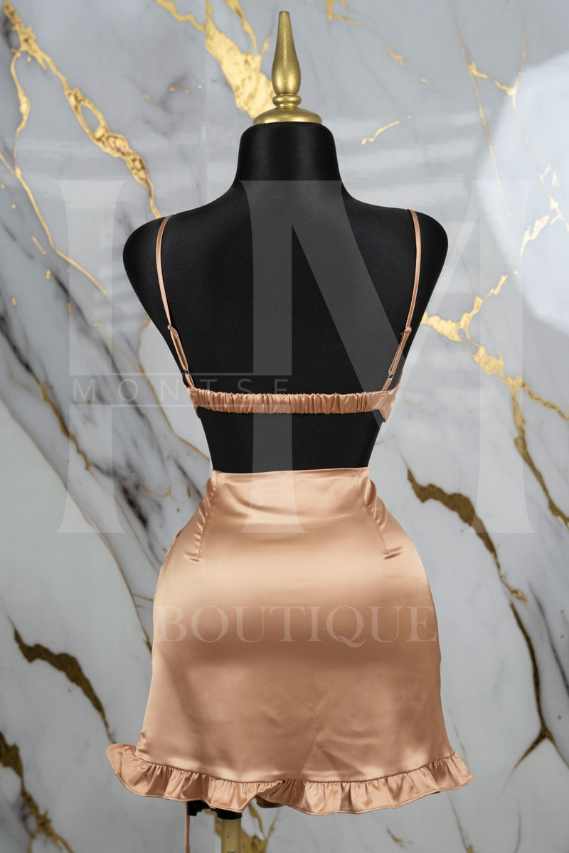 Conjunto de top y falda con olan