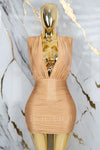 Vestido ajustado con escote en pecho