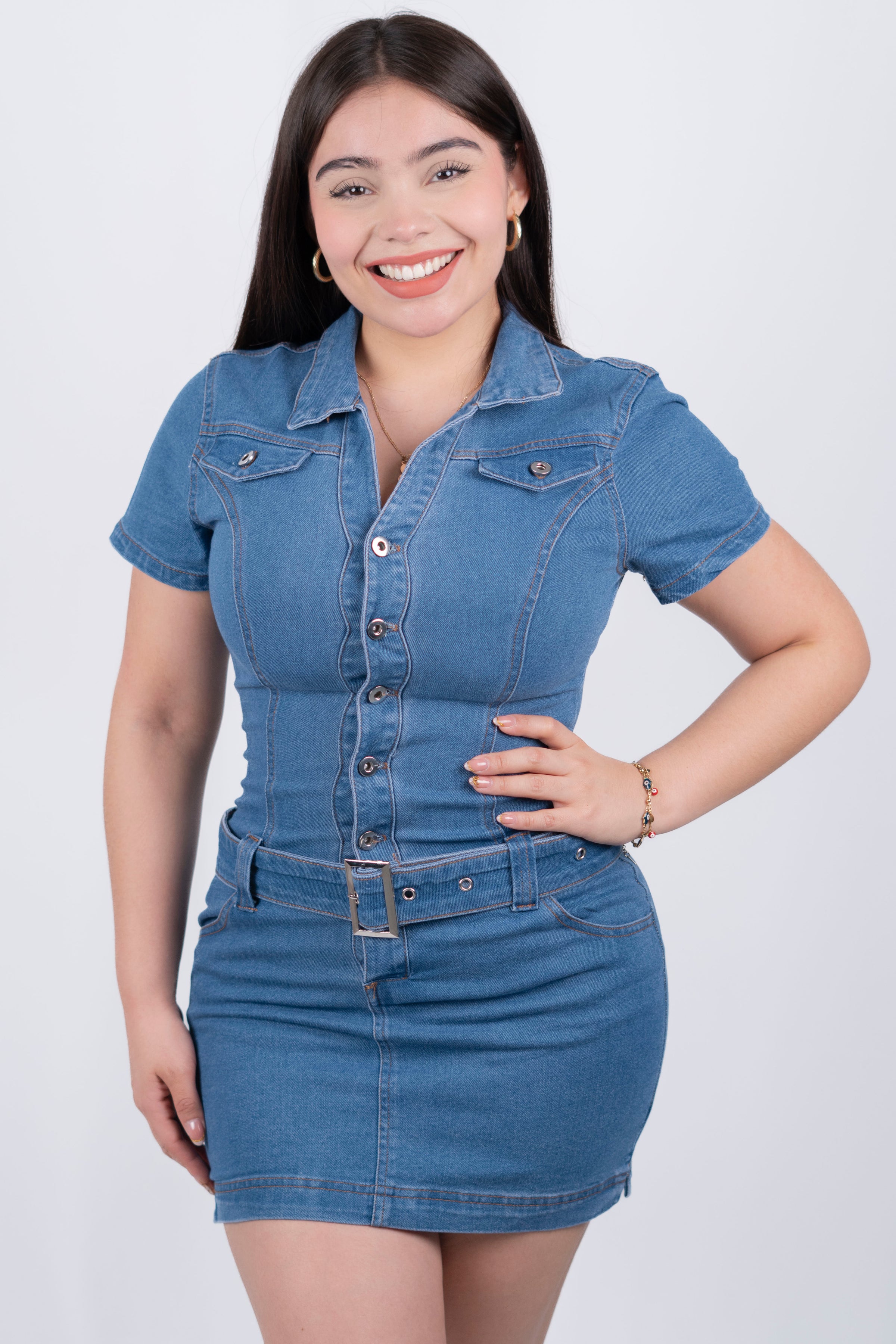 Vestido de mezclilla con botones y cinto