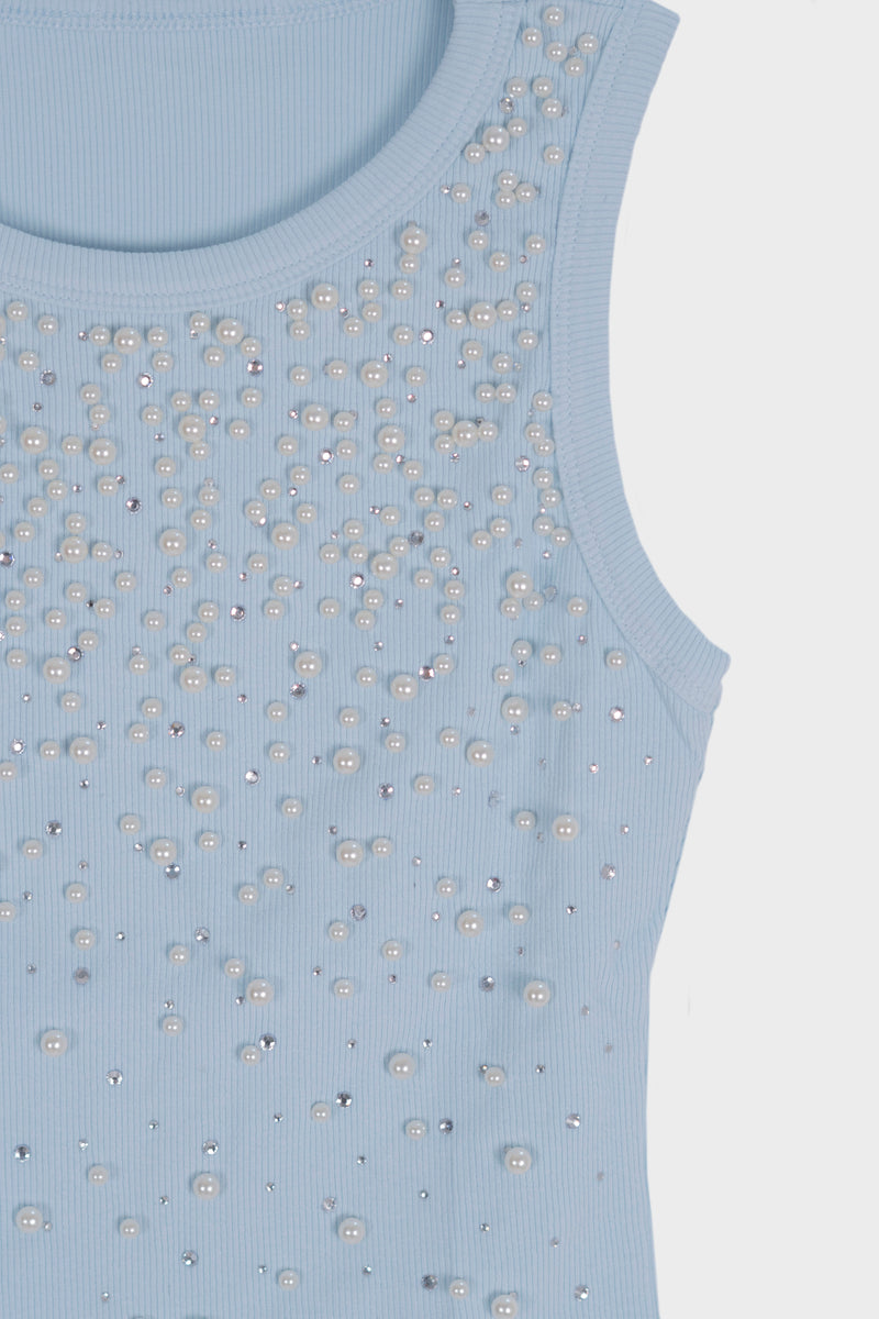 Blusa con detalle de piedras y perlas