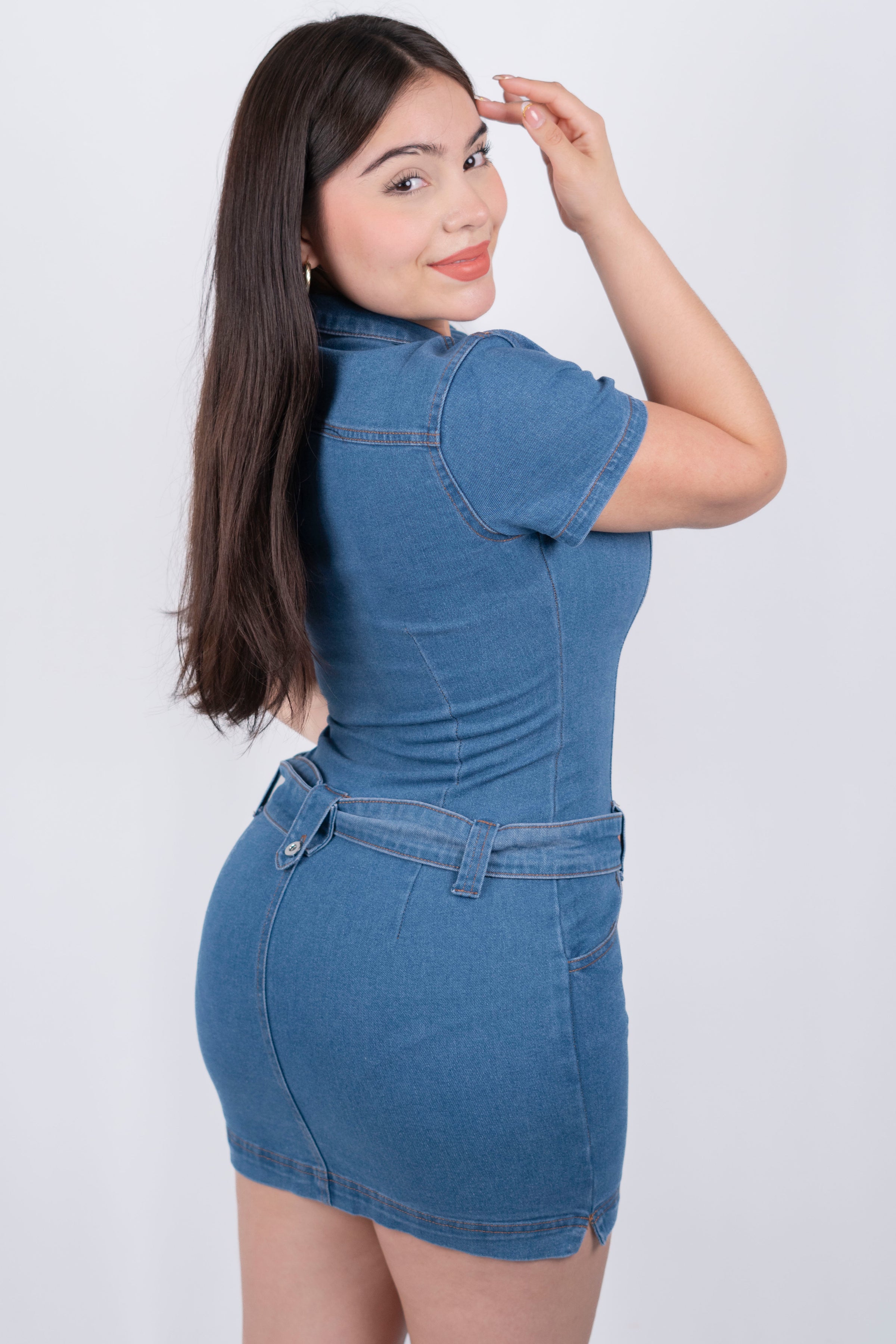Vestido de mezclilla con botones y cinto