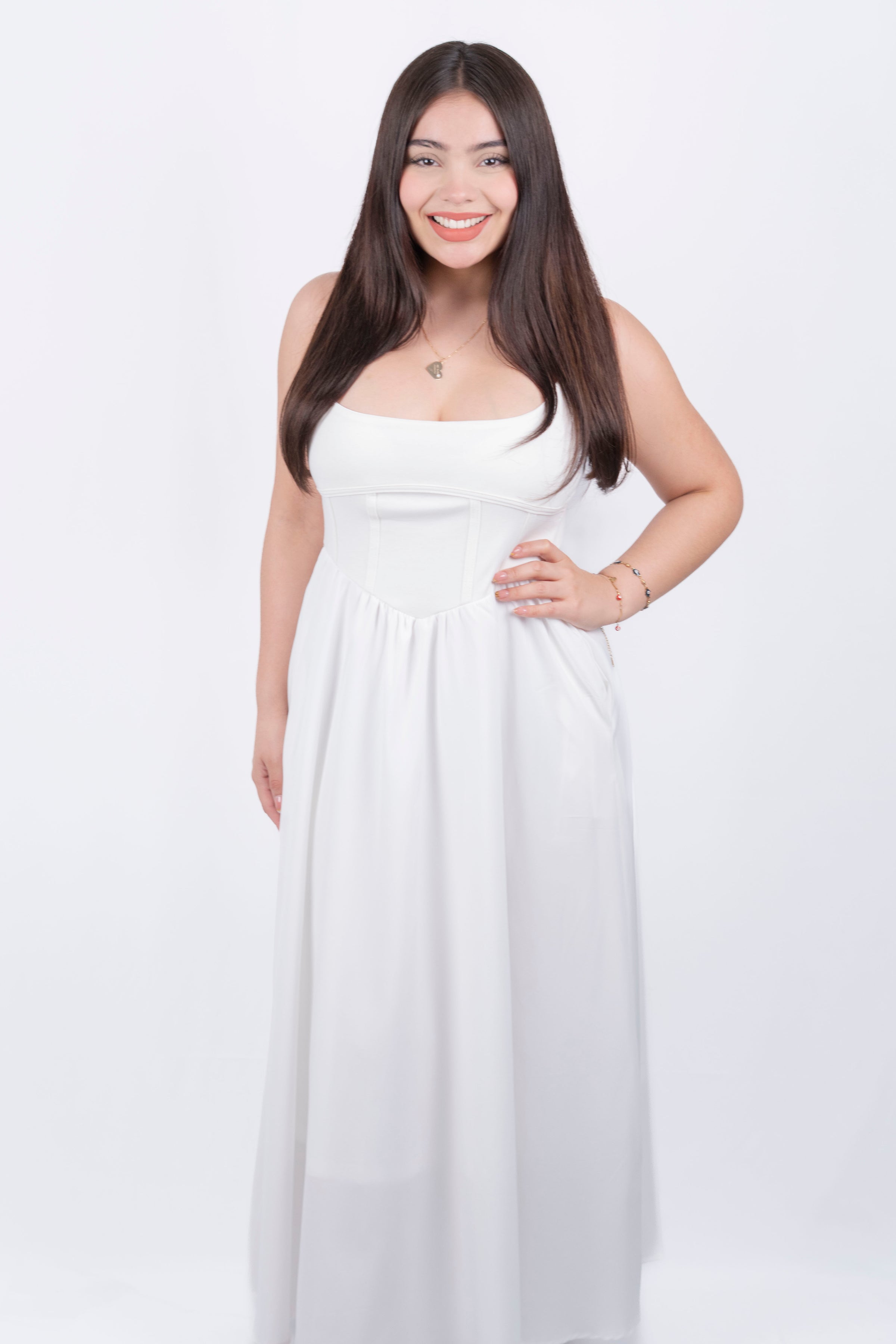 Vestido de tirantes acampanado