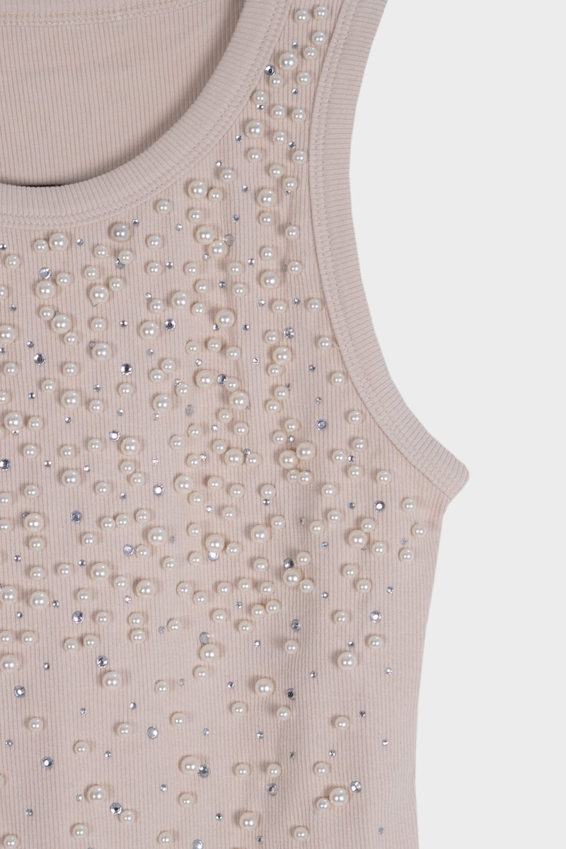 Blusa con detalle de piedras y perlas