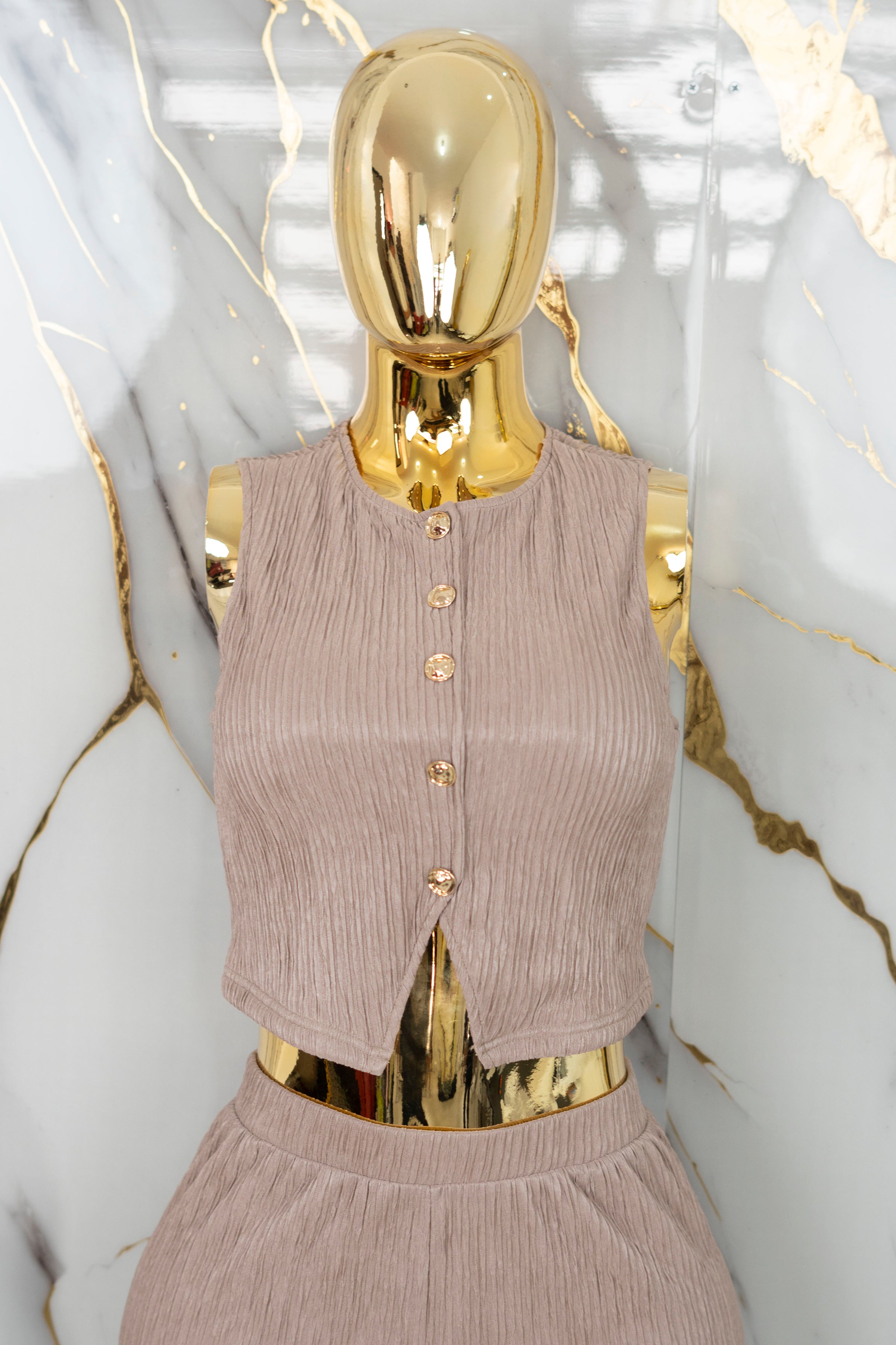 Conjunto de pantalón holgado y botones