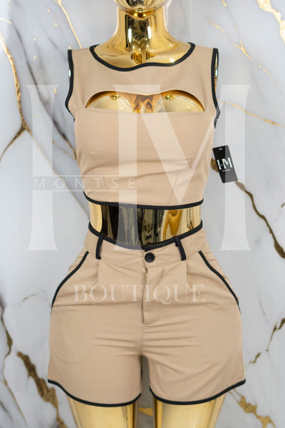 Conjunto casual con escote en pecho y copas