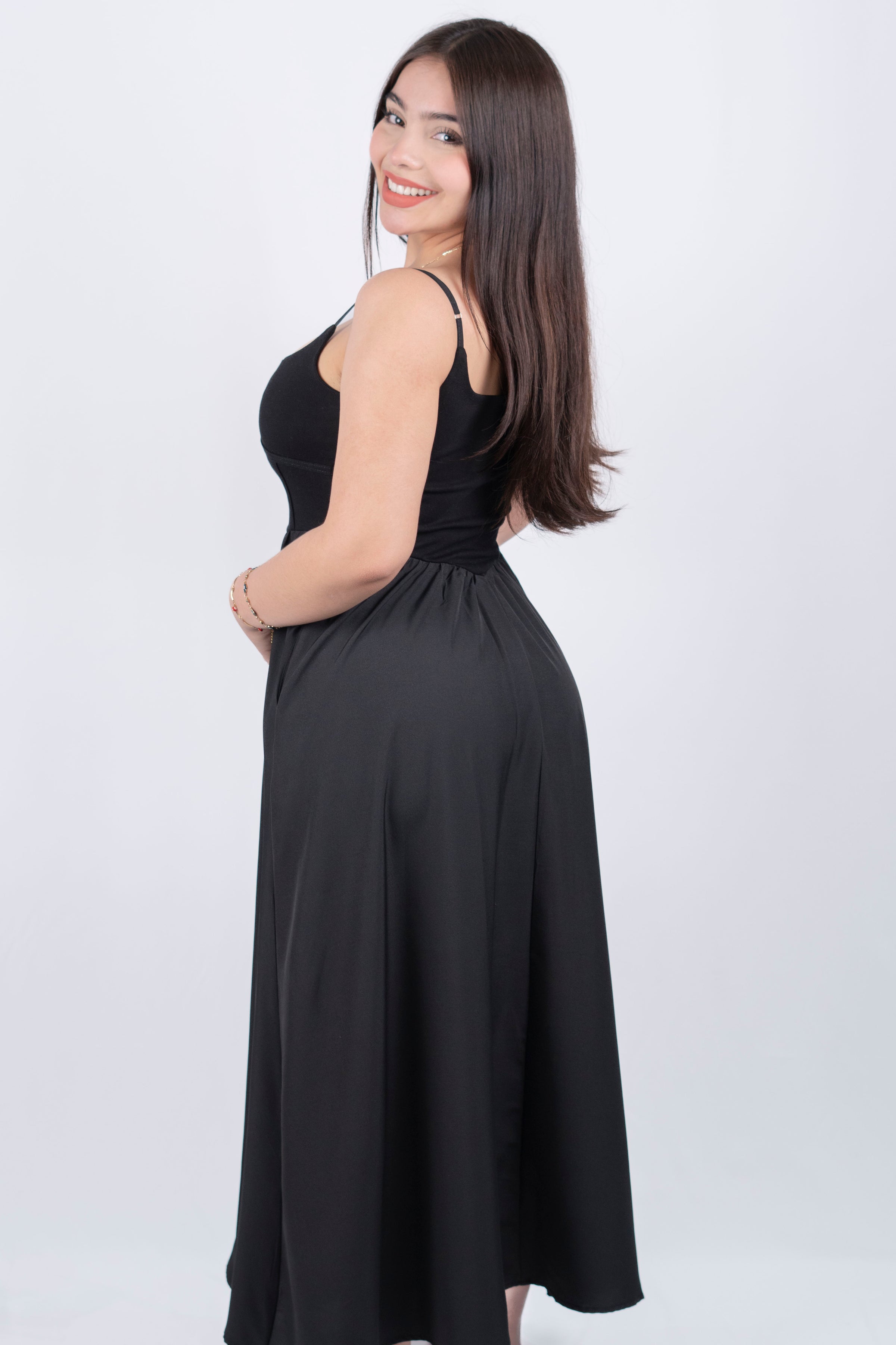 Vestido de tirantes acampanado