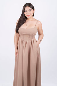 Vestido de tirantes acampanado